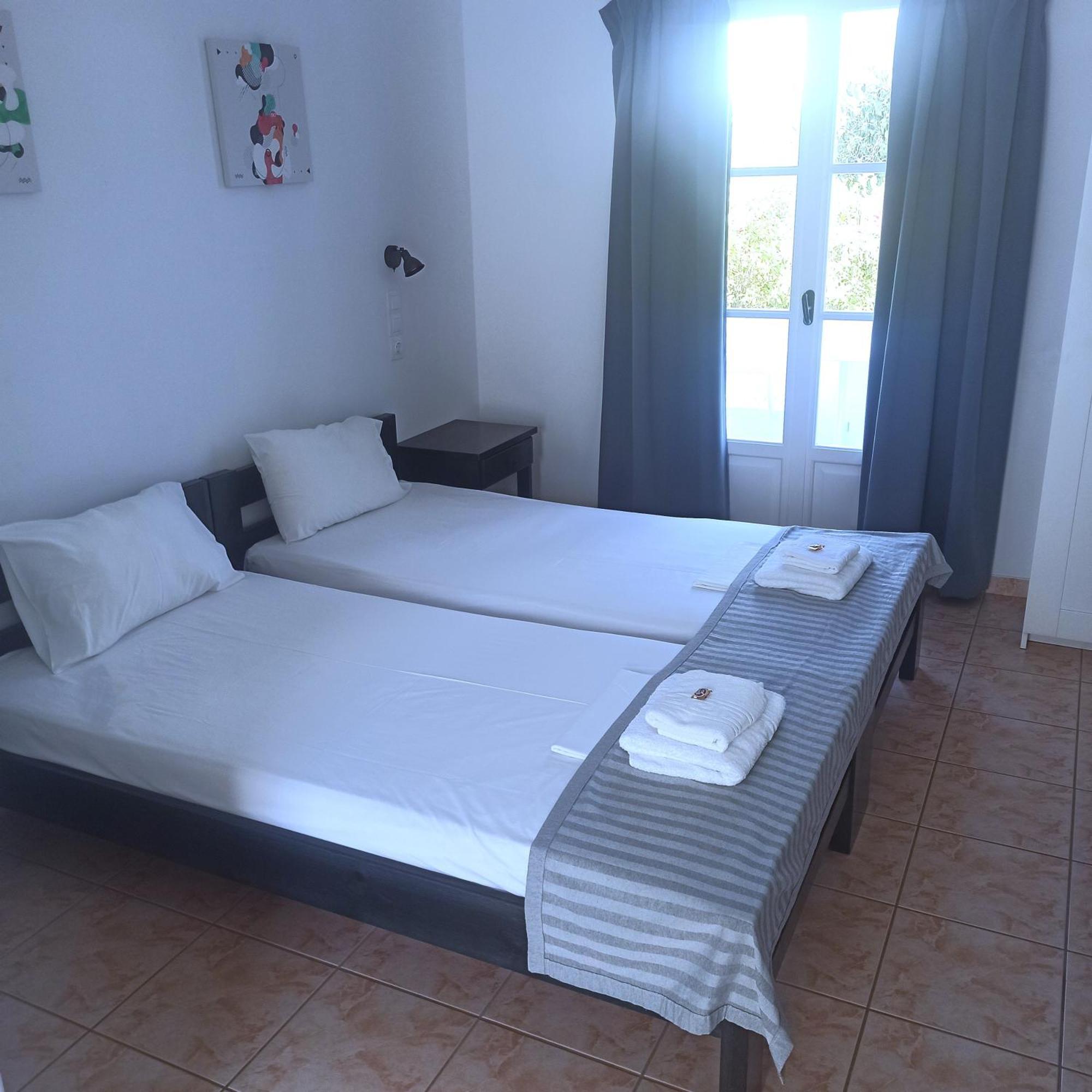 Isalos Paros * Nausa